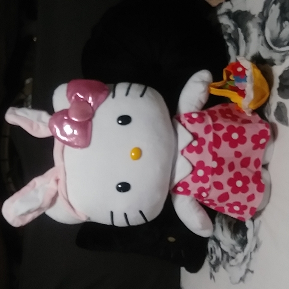 Gemmy Other - Hello kitty Easter Greeter